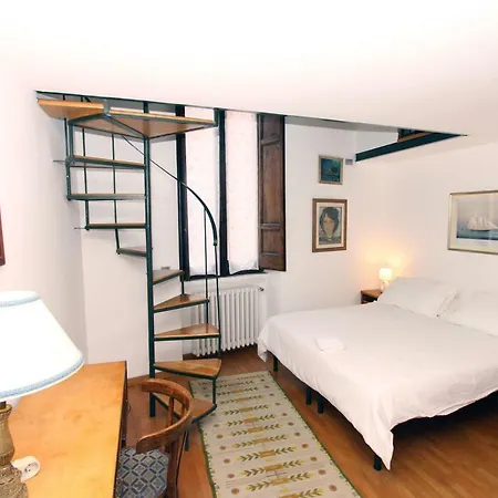 Navona Flat *
